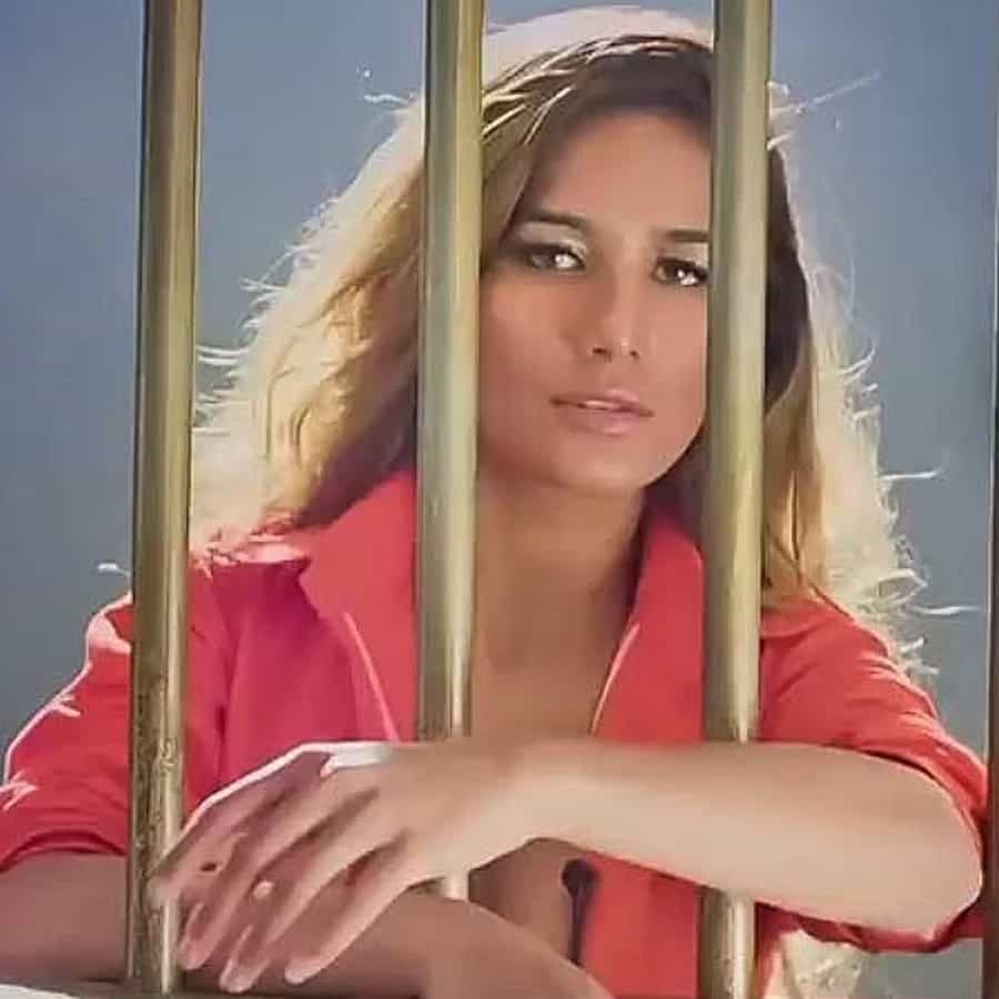 अभिनेत्री पूनम पांडे नेहमीच कोणत्या ना कोणत्या वादात अडकते. नुकतीच तिने 'लॉक अप' या शोमध्ये हजेरी लावली. यावेळी तिने तिच्या मनातली तक्रार बोलून दाखवली.