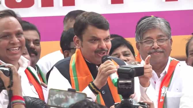 अभी तो असली लढाई मुंबई में होगी, देवेंद्र फडणवीस यांनी फुंकलं महापालिका निवडणुकीचं रणशिंग