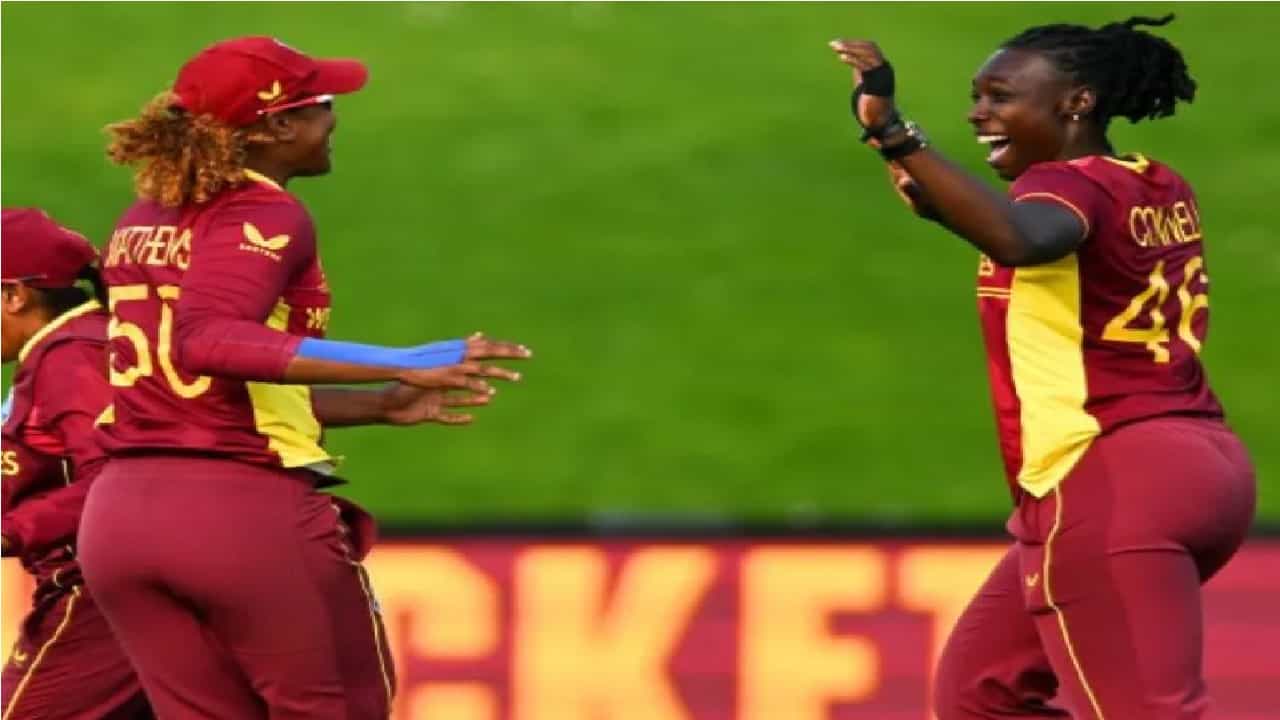 भारतीय महिला संघ शनिवारी आयसीसी महिला वर्ल्ड कप स्पर्धेत तिसरा सामना खेळण्यासाठी उतरणार आहे. पाकिस्तान आणि न्यूझीलंडनंतर टीम इंडियाचा सामना आता वेस्ट इंडिज विरुद्ध होणार आहे. भारतासाठी हा सामना खूप महत्त्वाचा आहे.