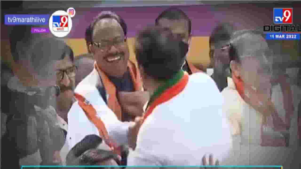 चंद्रशेखर बावनकुळे आणि आशिष शेलारांचा 'झुंड' डान्स पाहिलात का? चंद्रशेखर बावनकुळे आणि आशिष शेलारांचा 'झुंड' डान्स पाहिलात का?