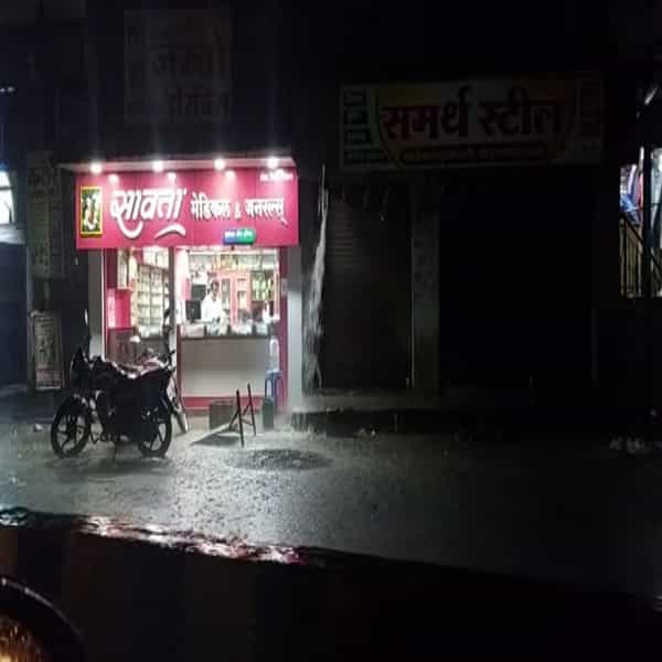 शिर्डीसह राहाता , कोपरगाव तालुक्यात मुसळधार पाऊस झाला आहे. वादळीवारा विजेच्या कडकडाटासह पावसाच्या सरी बरसल्या. पावसाने तालुक्याला झोडपले असून अवकाळी पावसाने शेतीचे मोठे नुकसान झाले आहे. गहु, कांदा , द्राक्ष तसेच फळबागांना फटका बसला आहे. शेतकरी पावसामुळे हवालदिल झाला आहे. सायंकाळी 8 वाजेच्या सुमारास कोसळला जोरदार पाऊस झाला.