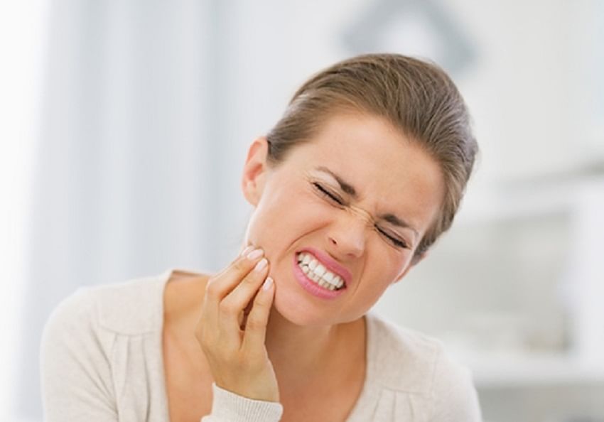 दातांच्या दुखण्याला करा बाय बाय... हे घरगुती उपाय ठरतील परिणामकारक