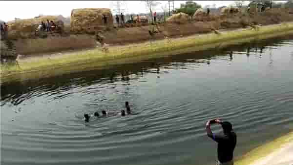 नाल्यात पोहताना दोन विद्यार्थी बुडाले, मित्र पळून गेले, रात्री मृतदेह सापडले