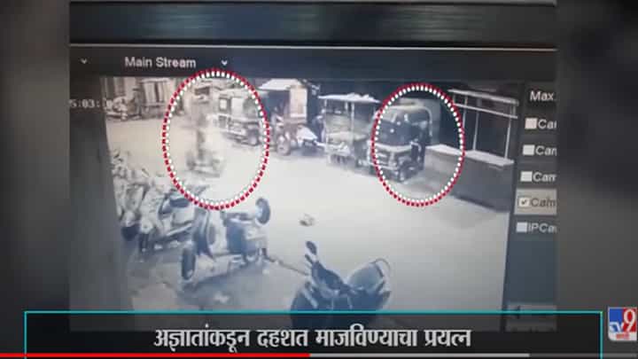 पुण्याच्या येरवड्याच्या गाडीतळ येथे वाहनांची तोडफोड पुण्याच्या येरवड्याच्या गाडीतळ येथे वाहनांची तोडफोड