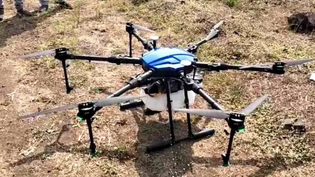 Drone Farming : शेत शिवारात पोहचलं ड्रोन, शेतकऱ्यांना प्रशिक्षण अन् काय आहे जिल्हा परिषदेचे धोरण?