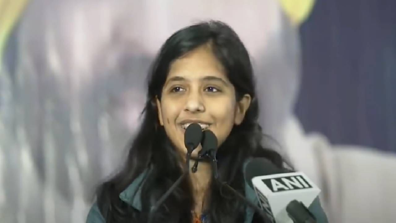 Video: बाप जैसी बेटी, पंजाबमध्ये 12 महिलांना आपने तिकीट दिलं, 11 जिंकल्या, कशा? केजरीवालांच्या मुलीचं हे भाषण ऐका