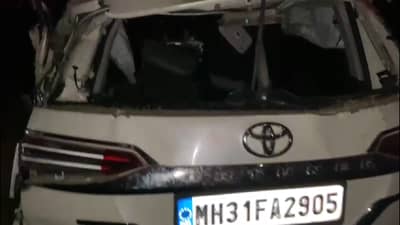 वर्ध्यात तीन वाहनांचा विचित्र अपघात, दोघांचा मृत्यू, तिघे जखमी, अपघातात लहान मुलाचा समावेश