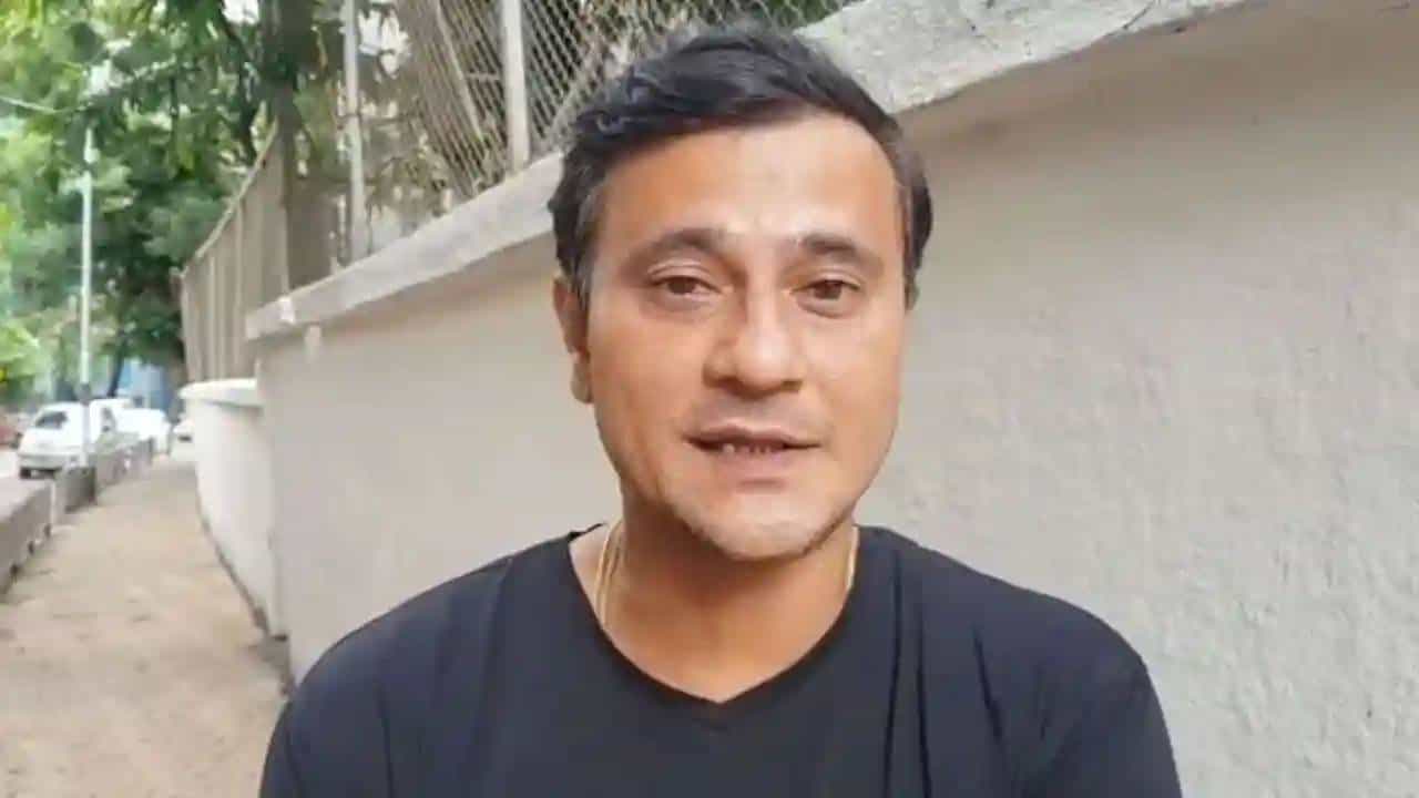 युवराज कोणाचं अर्थचक्र फिरवतायेत? संदीप देशपांडेंचा आदित्य ठाकरेंना अप्रत्यक्ष टोला युवराज कोणाचं अर्थचक्र फिरवतायेत? संदीप देशपांडेंचा आदित्य ठाकरेंना अप्रत्यक्ष टोला