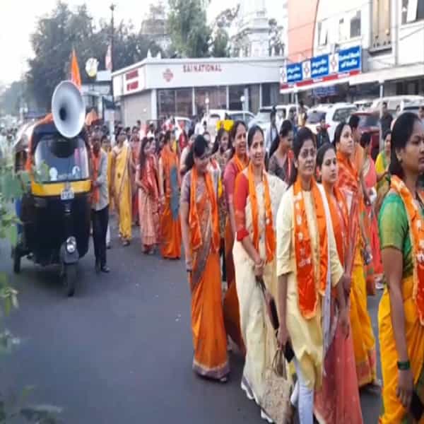 शिर्डी साई परिक्रमेस भाविकांचा उदंड प्रतिसाद मिळाला असुन देश विदेशातील हजारो भाविक या पायी परिक्रमेत सहभागी झाले आहेत. महिला भाविकांची संख्या देखील अत्यंत जास्त होती. 14 किलोमीटर असलेली ही परिक्रमा खास ठरली.