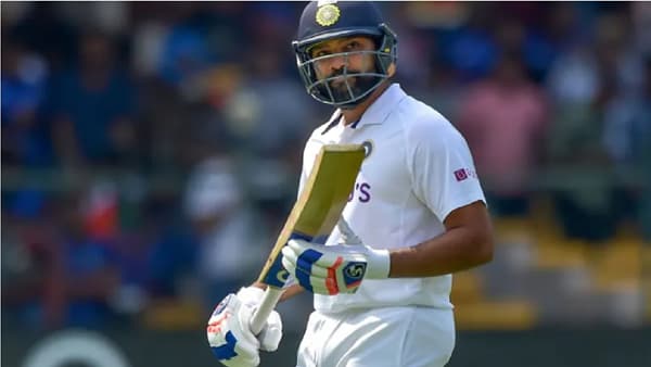 IND vs SL: स्टेडियममध्ये रोहितच्या सिक्सने चाहत्याचं नाक फुटलं, रक्तबंबाळ अवस्थेत रुग्णालयात न्याव लागलं