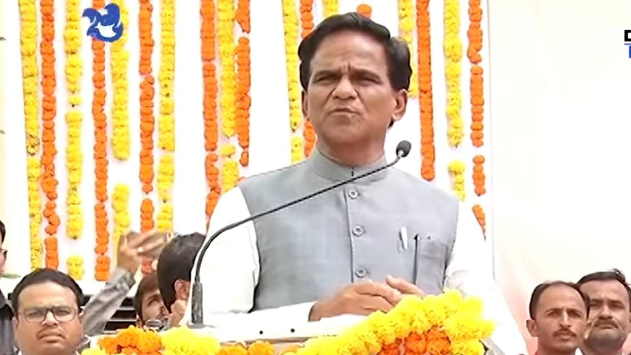 VIDEO: समृद्धी महामार्गाला बाळासाहेबांचं नाव देत आहात तर अर्धी रक्कम द्या; रावसाहेब दानवेंची मुख्यमंत्र्यांकडे मागणी VIDEO: समृद्धी महामार्गाला बाळासाहेबांचं नाव देत आहात तर अर्धी रक्कम द्या; रावसाहेब दानवेंची मुख्यमंत्र्यांकडे मागणी