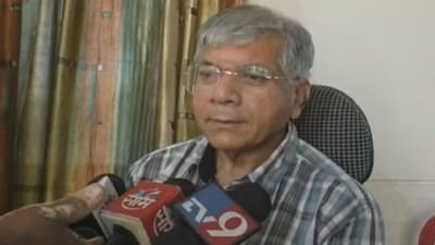 Video - Akola | प्रकाश आंबेडकरांनी घेतला देवेंद्र फडणवीस यांचा खरपूस समाचार, सामान्य माणसाच्या भाषेत आक्षेपार्ह विधान