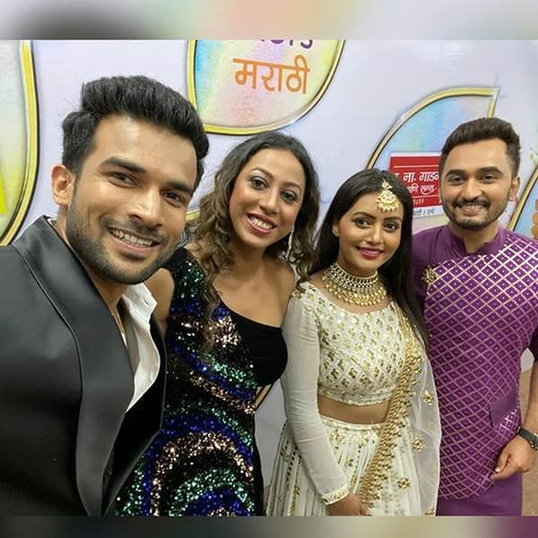'बिग बॉस मराठी' हा लोकप्रिय शो सध्या सुरू नसला तरी या शोच्या तिसऱ्या पर्वाचे स्पर्धक पुन्हा एकदा एकत्र आले आहेत.