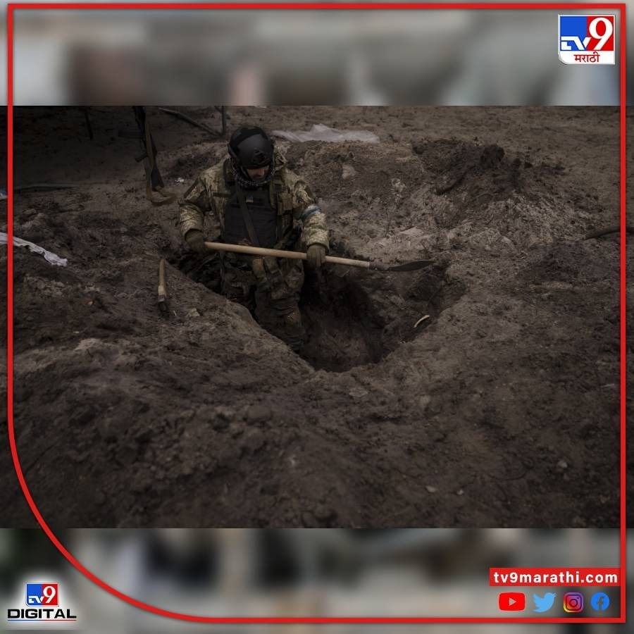 कीव : एक युक्रेनियन सैनिक युक्रेनच्या कीव्हच्या बाहेरील इरपिनमध्ये एक खड्डी खोदताना.