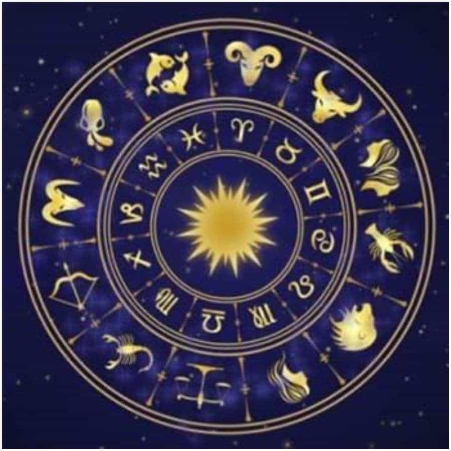 Zodiacआयुष्यात खूप पैसा मिळावा असं प्रत्येकाला वाटत असतं. पण प्रत्येकाच्या आयुष्यात असं होईलचं असं नाही. पैसे मिळण्यासाठी नशीबाची हा तेवढीच साथ लागते. आकाशात होणाऱ्या ग्रह तारांच्या हलचालींचा माणसावर खूप परिणाम होतो. ज्योतिषशास्त्रानुसार काही राशीचे लोक लवकर श्रीमंत होतात. अशा परिस्थितीत जाणून घ्या त्या राशींबद्दल.