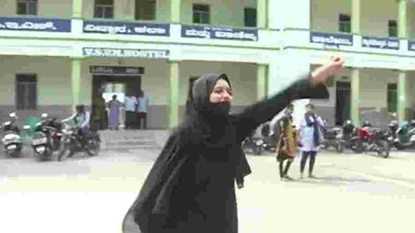 Aurangabad | हिजाब गर्ल मुस्कानच्या सत्कार कार्यक्रमाला पोलिसांची आडकाठी, वंचित आघाडीची कोर्टात धाव, वाद पेटणार?