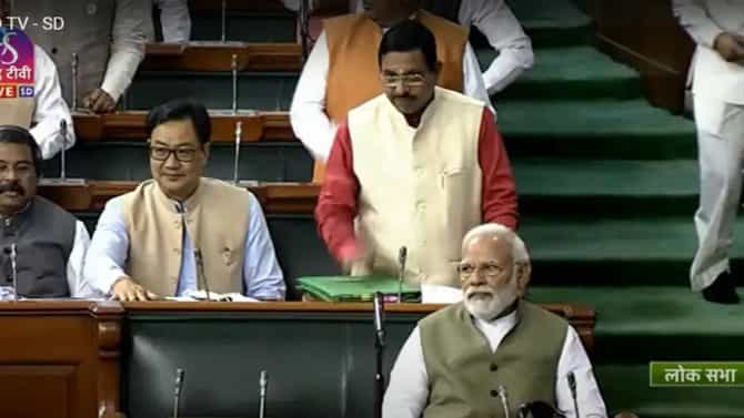 VIDEO: मोदी लोकसभेत येताच मोदी... मोदीच्या घोषणा; भाजप खासदारांकडून पंतप्रधानांचं अनोखं स्वागत