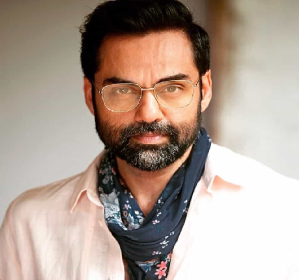 बॉलिवूड अभिनेता अभय देओल हा निर्माते अजित सिंह यांचा मुलगा आहे तर प्रसिद्ध अभिनेते धर्मेंद्र यांचा पुतण्या आहे.