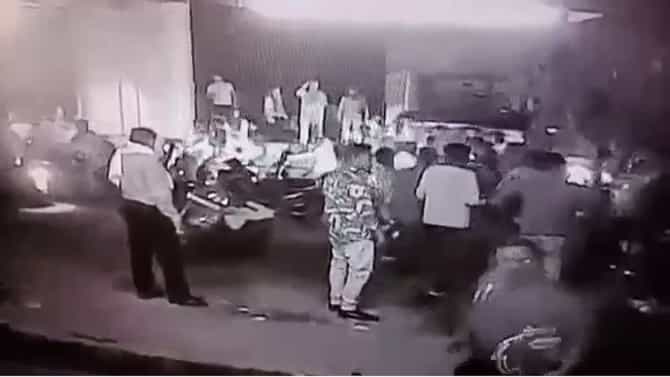Nagpur Crime : नागपुरात गाडी चालविण्यावरुन वाद, दोन गटात हाणामारी, घटना सीसीटीव्हीत कैद