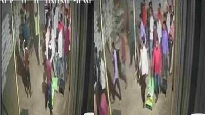 VIDEO | औरंगाबादेत करंजखेडा बाजार समितीत राडा, गुंड व्यापाऱ्यांची आरेरावी, शेतकऱ्याला जास्त भाव दिल्यानं मारहाण!