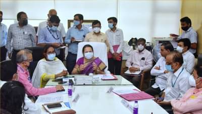 खासगी शाळांतून पालकांना झालेल्या मारहाण प्रकरणी संचालक, बाऊन्सरवर गुन्हा दाखल करा; नीलम गोऱ्हे यांचे निर्देश