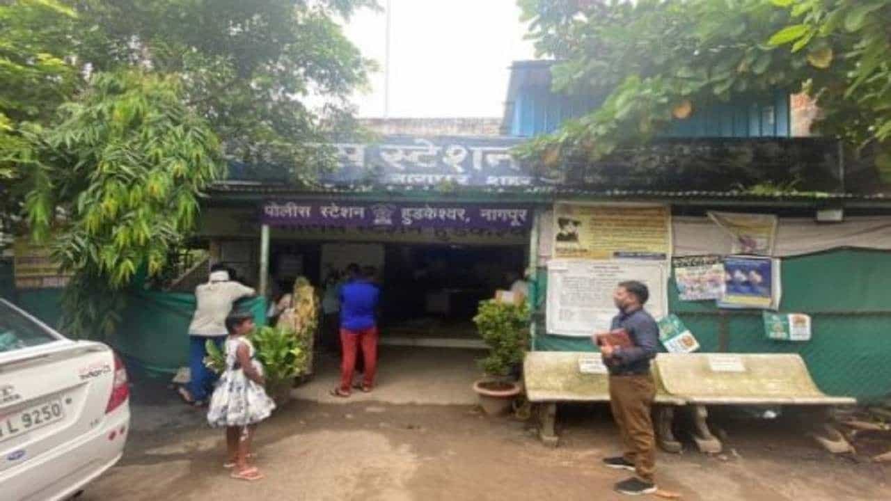 नवरा बायकोचा वाद, संसारात घात, बायकोनं भांडणात घर सोडलं, नवऱ्यानं जे केलं त्यानं नागपूर हादरलं