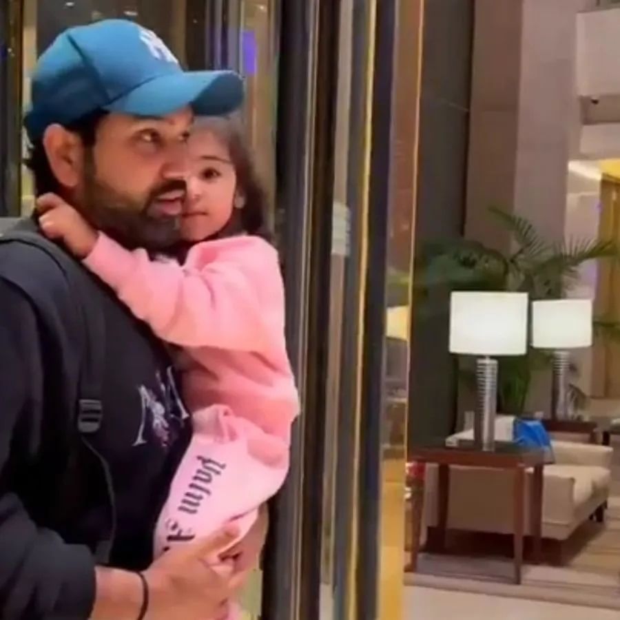 रोहित शर्मा त्याची मुलगी समायरासोबत हॉटेलमध्ये पोहोचला. त्याच वेळी, बुमराह त्याच्या लग्नाच्या वाढदिवसादिवशी एकटाच दिसला होता. हे दोन्ही खेळाडू श्रीलंकेविरुद्ध कसोटी मालिका खेळून परतले आहेत.