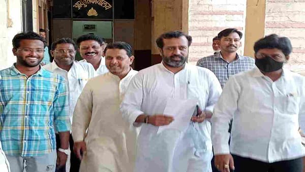 औरंगाबादच्या प्रशासकांवर काँग्रेस नेते भडकले, तत्काळ बदली करण्याची मागणी, काय घडलं?