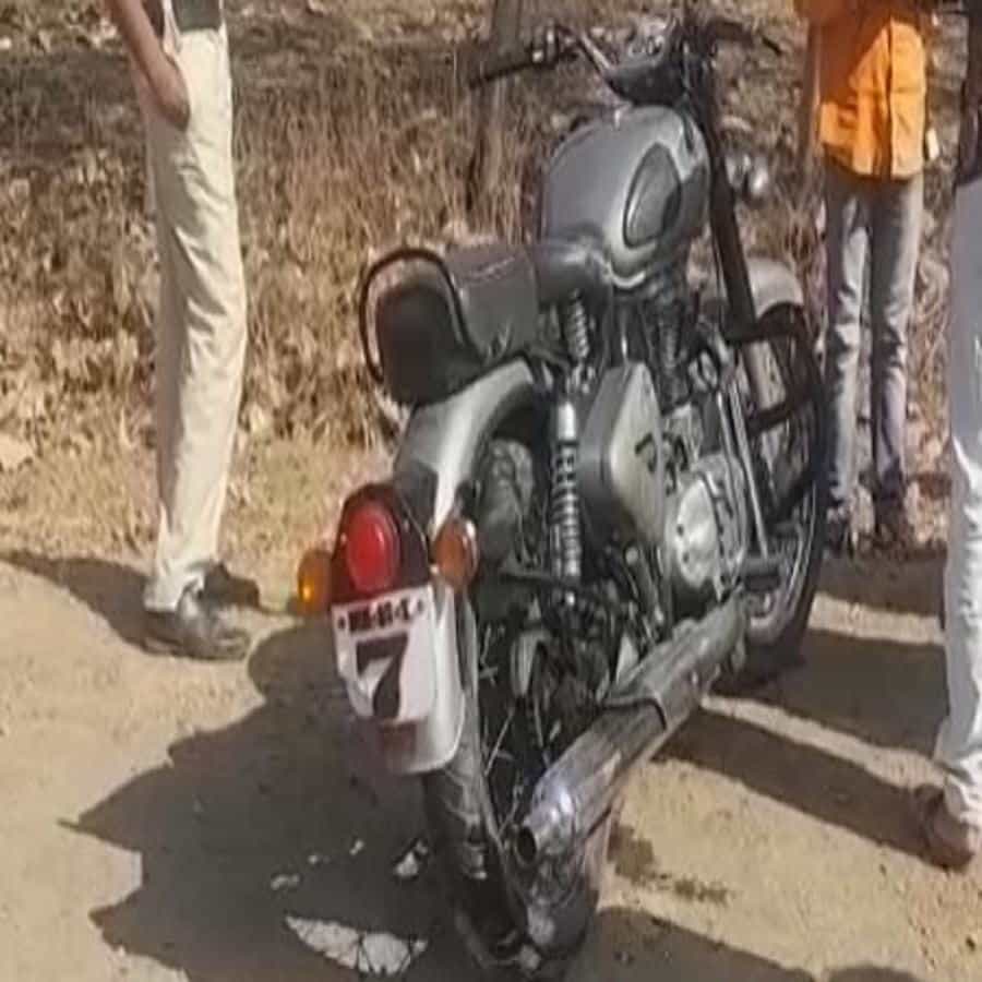 रिसोड -वाशिम मार्गावरील सवडजवळ दोन मोटारसायकलचा समोरासमोर अपघात झाला. या अपघातात एका जणाचा मृत्यू तर दोन जण गंभीर जखमी झाले.