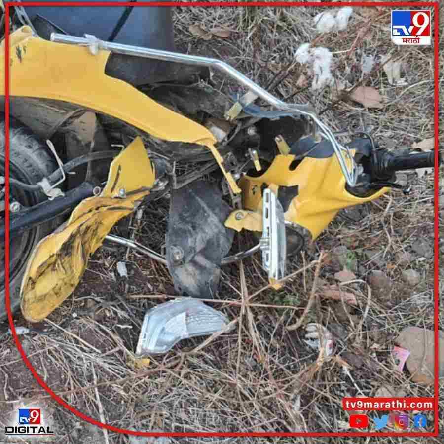 अज्ञात वाहनाने दुचाकीवरील दोघांना चिरडल्याची घटना बीडच्या घाटसावळीजवळ घडली आहे.