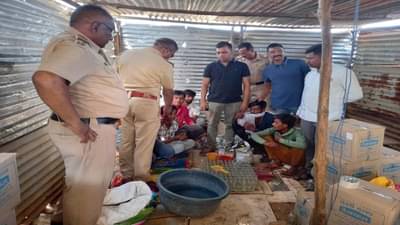Yavatmal Crime | बनावट दारू बनविणाऱ्या कारखान्यावर धाड, 5 लाख रुपयांचे साहित्य जप्त