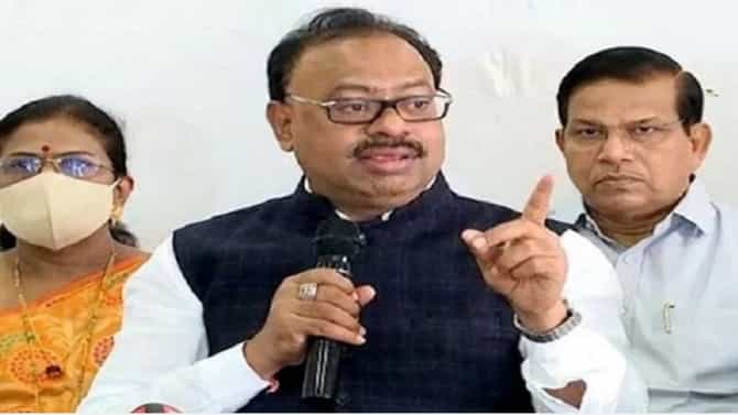 OBC Reservation : ओबीसी आरक्षणावरुन राज्य विरुद्ध केंद्र, बावनकुळेंची राज्य सरकारवर टीका, भुजबळांची केंद्रावर टीका