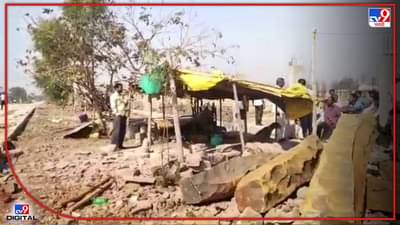 Sangli Boy Death : सांगलीत दगड घडवणाऱ्या मजुराच्या मुलाला जेसीबीने चिरडले, रस्त्याशेजारी झोपला होता शाळकरी मुलगा