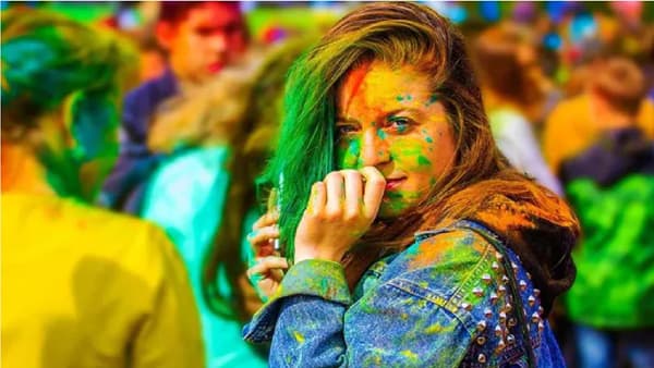 Safe Holi : होळीचं रंग बेरंग होऊ नये, यासाठी रंग खेळताना नेमकी कशी काळजी घ्यावी? जाणून घ्या!