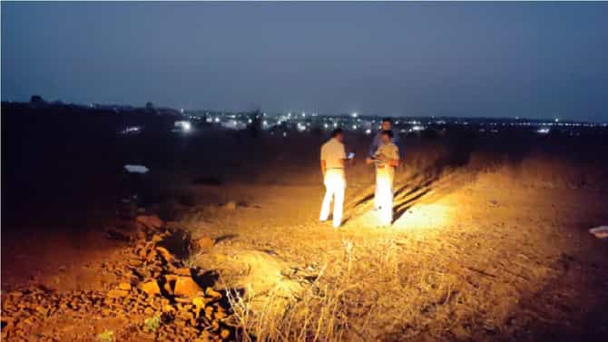 नागपुरात 23 वर्षीय तरुणीचा अर्धवट जळालेला मृतदेह सापडला, शेजारी पेट्रोलची रिकामी बाटली