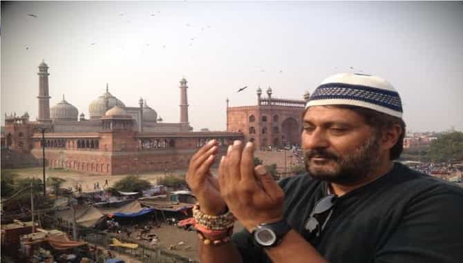 The Kashmir Files चे दिग्दर्शक विवेक अग्निहोत्रींचा जामा मस्जिदसमोर नमाज अदा करतानाचा फोटो व्हायरल, नेटकरी म्हणाले हा तर दुटप्पीपणा