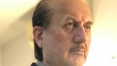 The Kashmir Files बॉक्स ऑफिसवर सुसाट; 100 कोटींपासून काही पावलं दूर