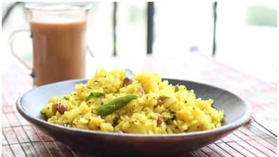 Healthy Poha Recipes : पोहेंचा वापर करून बनवा हे चमचमीत अन् स्वादिष्ट पदार्थ, एकदा खाल तर वारंवार मागाल!!