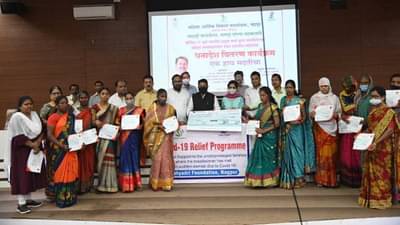 Vijay Vadettiwar | कोरोनामुळे मृत्युमुखी पडलेल्या व्यक्तीच्या कुटुंबाला मदत, चंद्रपुरात 132 महिलांना धनादेश