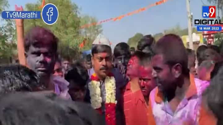 होळीनिमित्त जावयाची गाढवावर बसवून मिरवणूक काढण्याची परंपरा होळीनिमित्त जावयाची गाढवावर बसवून मिरवणूक काढण्याची परंपरा
