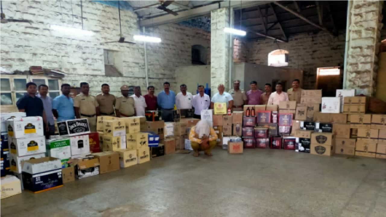 पोटनिवडणुकीच्या तोंडावरच कोल्हापुरात गोवा बनावटीचा 25 लाखाचा मद्यसाठा जप्त; राज्य उत्पादन शुल्काची मोठी कारवाई