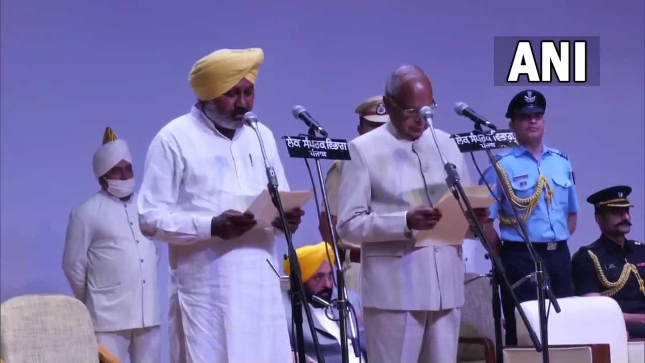 मुख्यमंत्री भगवंत मान यांच्या मंत्रीमंडळाचा शपथविधी, दहा मंत्र्यांनी घेतली शपथ