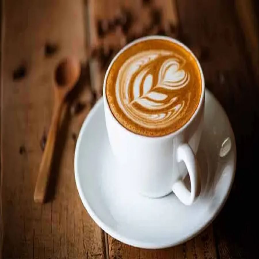 कॉफीमुळे वजनही कमी होऊ शकते. आपण साखर आणि दुधाशिवाय ब्लॅक कॉफी पिणे आवश्यक आहे. तरच वजन कमी होईल. ब्लॅक कॉफी कॅलरी बर्न करते.
