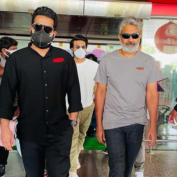 एस.एस. राजामौली यांचा बहुप्रतिक्षित चित्रपट 'RRR' लवकरच चित्रपटगृहात दाखल होणार आहे. ज्युनियर एनटीआर आणि रामचरण यांच्या मुख्य भूमिका असलेला हा चित्रपट पाहण्यासाठी चाहते आतुरतेने वाट पाहत आहेत. सध्या या चित्रपटाचं जोरदार प्रमोशन सुरू आहे.