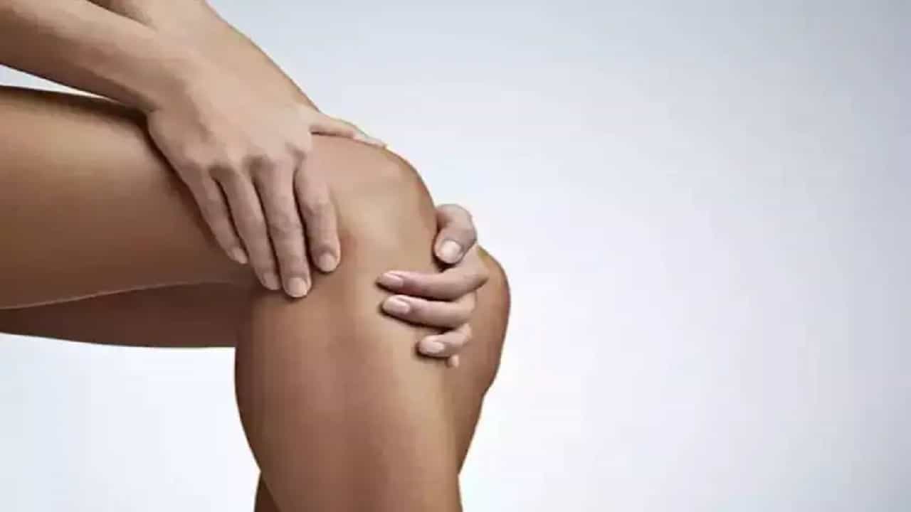 तुम्हालाही गुडघे आणि सांधेदुखीचा त्रास होतोय? नैसर्गिक पद्धतीने मिळवा आराम
