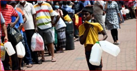 Sri Lanka Crisis : कधी काळची सोन्याची लंका आता अंधारात, पेट्रोल डिझेलसाठी रांगाच रांगा, चहासाठी 100 रुपये मोजा