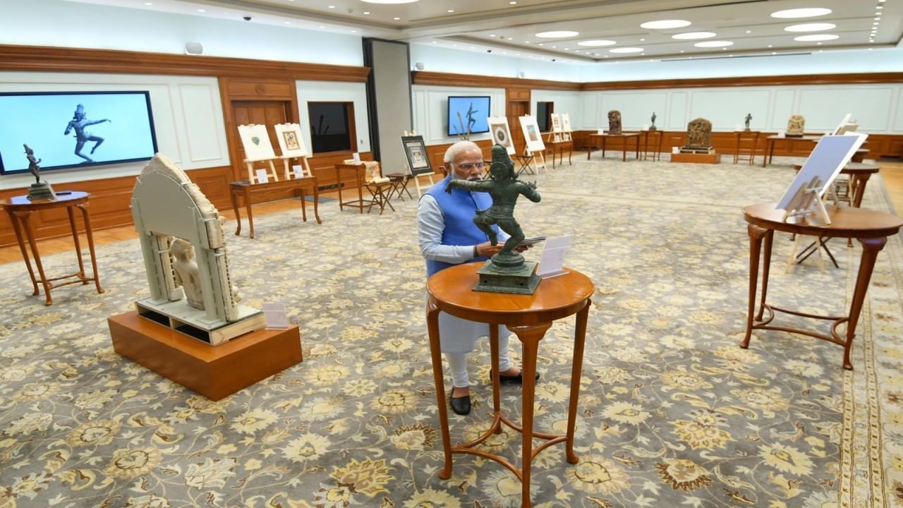 Video| ऑस्ट्रेलियातून भारतात आणलेल्या 29 प्राचीन मूर्तींची मोदींकडून पाहणी, पंतप्रधान स्कॉट मॉरिसनसोबत आज व्हर्चुअल बैठक Video| ऑस्ट्रेलियातून भारतात आणलेल्या 29 प्राचीन मूर्तींची मोदींकडून पाहणी, पंतप्रधान स्कॉट मॉरिसनसोबत आज व्हर्चुअल बैठक
