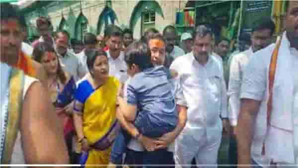 Osmanabad VIDEO | आक्रमक राणे कुटुंबियांचे पुत्र प्रेम, Nitesh Rane जेव्हा बापाच्या भूमिकेत जातात...