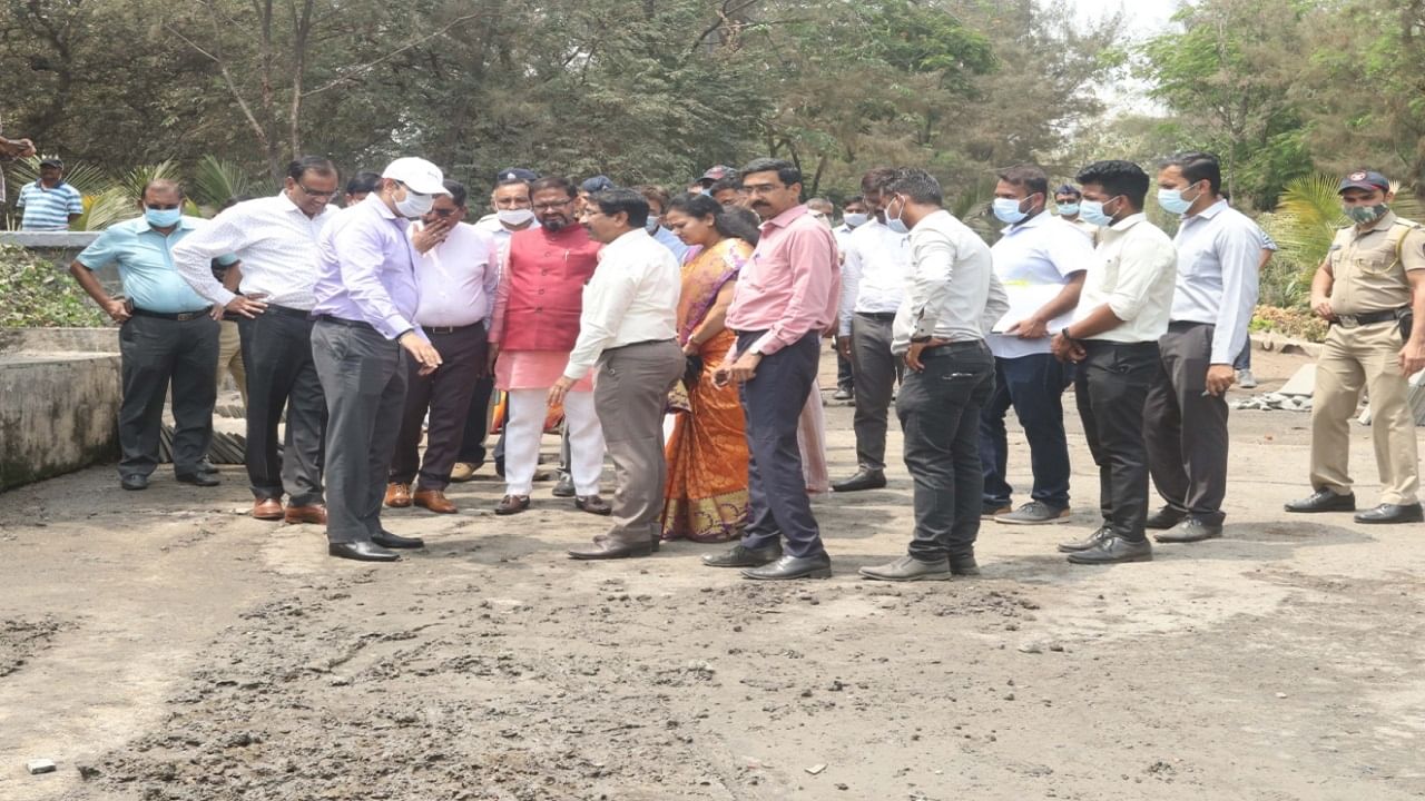कोपरी वॉटरफ्रंट डेव्हलपमेंट, विसर्जन घाटाची महापालिका आयुक्तांनी केली पाहणी कोपरी वॉटरफ्रंट डेव्हलपमेंट, विसर्जन घाटाची महापालिका आयुक्तांनी केली पाहणी