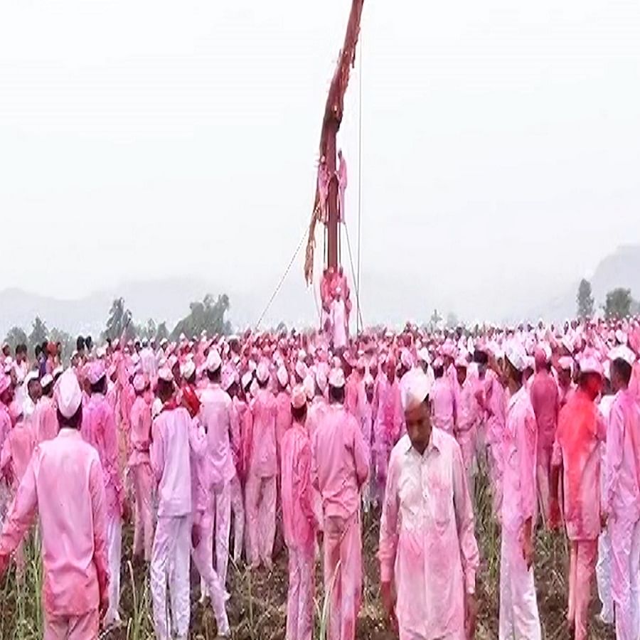 दहा वाजल्यापासून सोनेश्वर मंदिरापासून बगाडाला बैल जोडी जुंपून सुरुवात होते. या बगाडाचा वरील भाग जागोजागी थांबवून पूर्णपणे गोल फिरवला जातो. लाखो भाविक या बगाडाच्या यात्रेला राज्यभरातून येतात. सकाळी सुरु झालेले हे बगाड  चार वाजेपर्यंत हे बगाड सुमारे 4 किलोमीटर अंतर पार करून बावधन गावातील भैरवनाथ मंदिरापर्यंत खिल्लारी बैल जोडी च्या मदतीने आणले जाते. यावेळी बगाड्याचा नवस पूर्ण होतो आणि यानंतर बगाड्याला बगाडा वरून खाली उतरवला जाते.